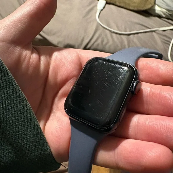 Apple Watch SE - Picture 2 of 2